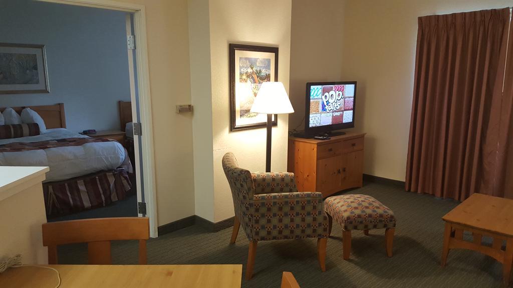 Hotel Baymont By Wyndham Wichita East Zewnętrze zdjęcie
